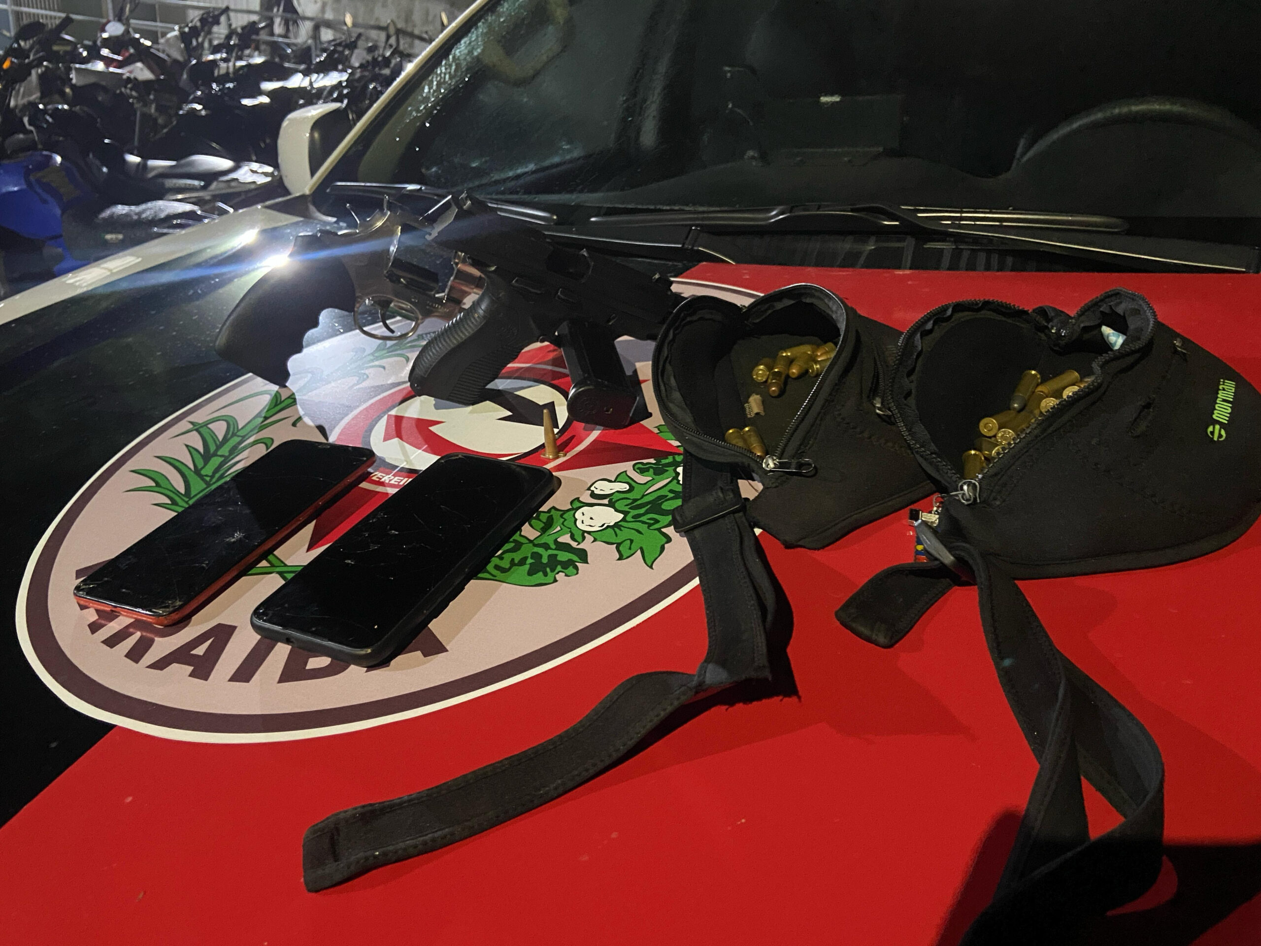 No Mutirão em Bayeux: Polícia apreende armas com dupla acusada de homicídios