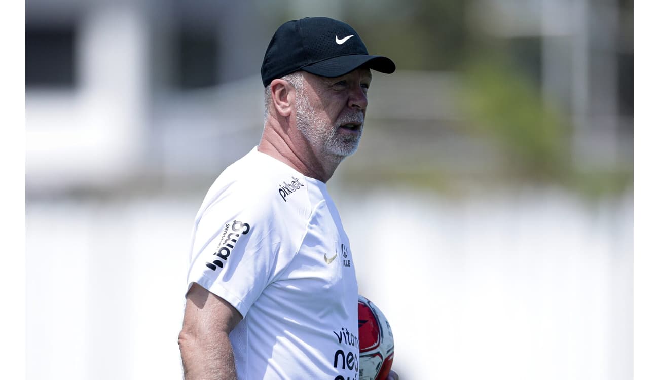 Corinthians demite Mano Menezes após quatro derrotas seguidas; Márcio Zanardi, do São Bernardo, é o mais cotado para assumir o Timão