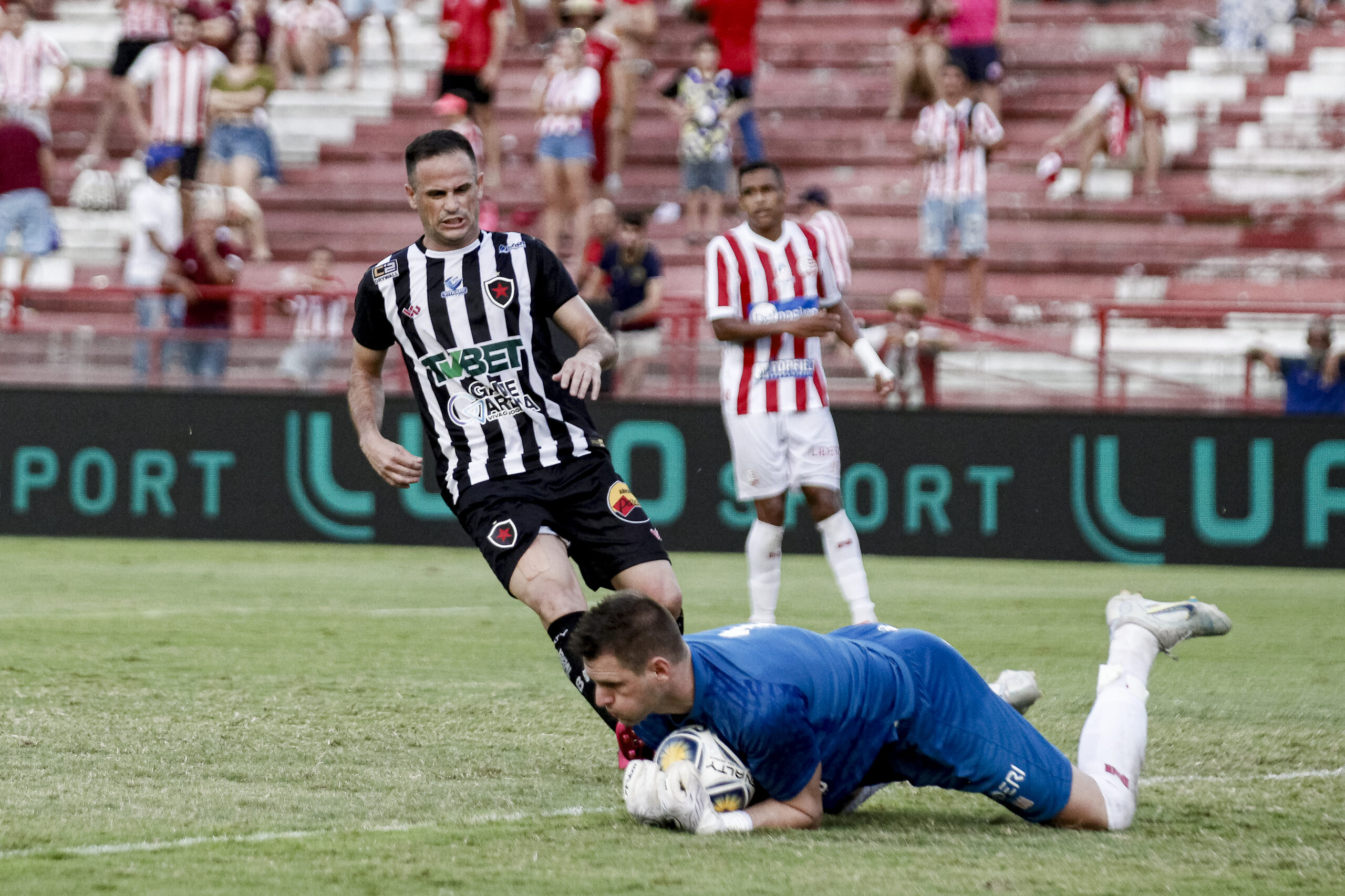 Começou bem: Botafogo estreia na Copa do Nordeste 2024 com vitória contra o Náutico, nos Aflitos