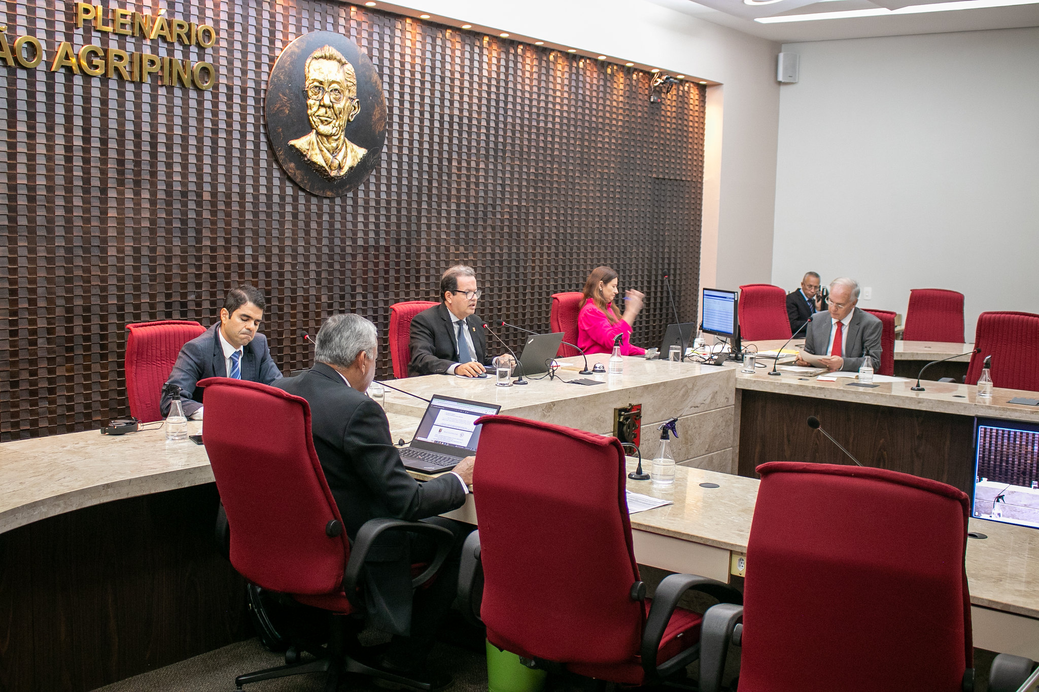 Tribunal de Contas decide desaprovar dispensa de licitação efetuada pela Emlur