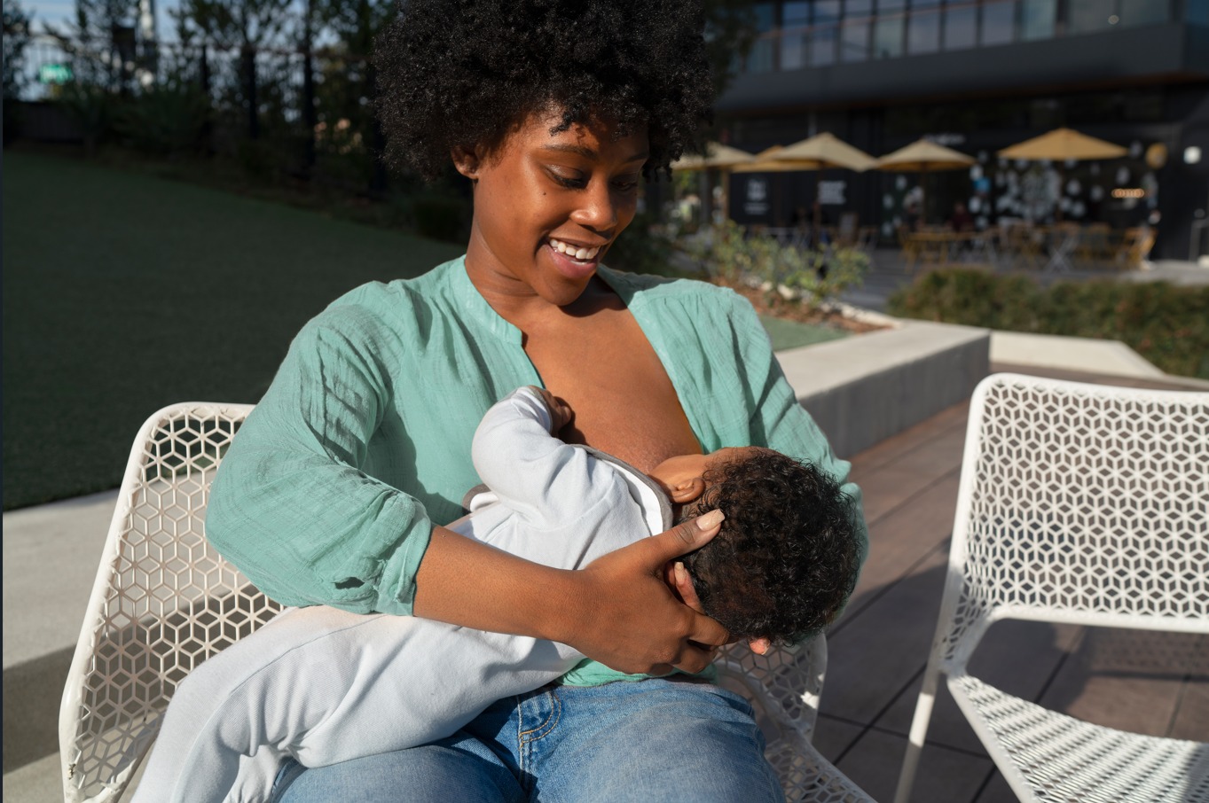 Lei de Adriano Galdino determina que Faculdades da Paraíba terão fraldário e local de amamentação