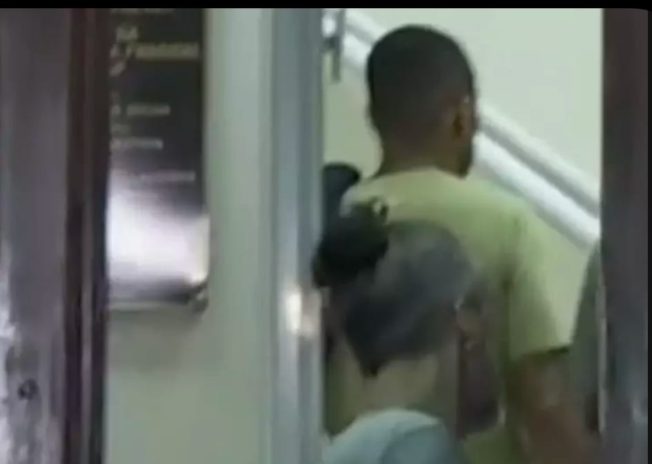 Ex-jogador Robinho chega ao presídio em Tremembé (SP) após audiência de custódia