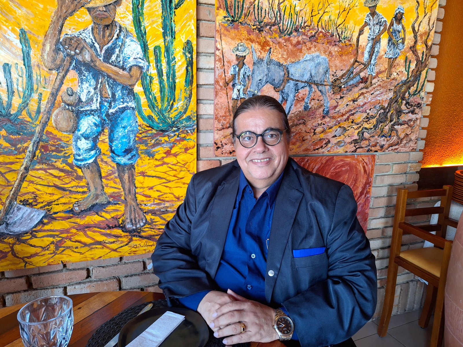 Sarau poético vai marcar lançamento de exposição de pinturas e poesias em restaurante de João Pessoa