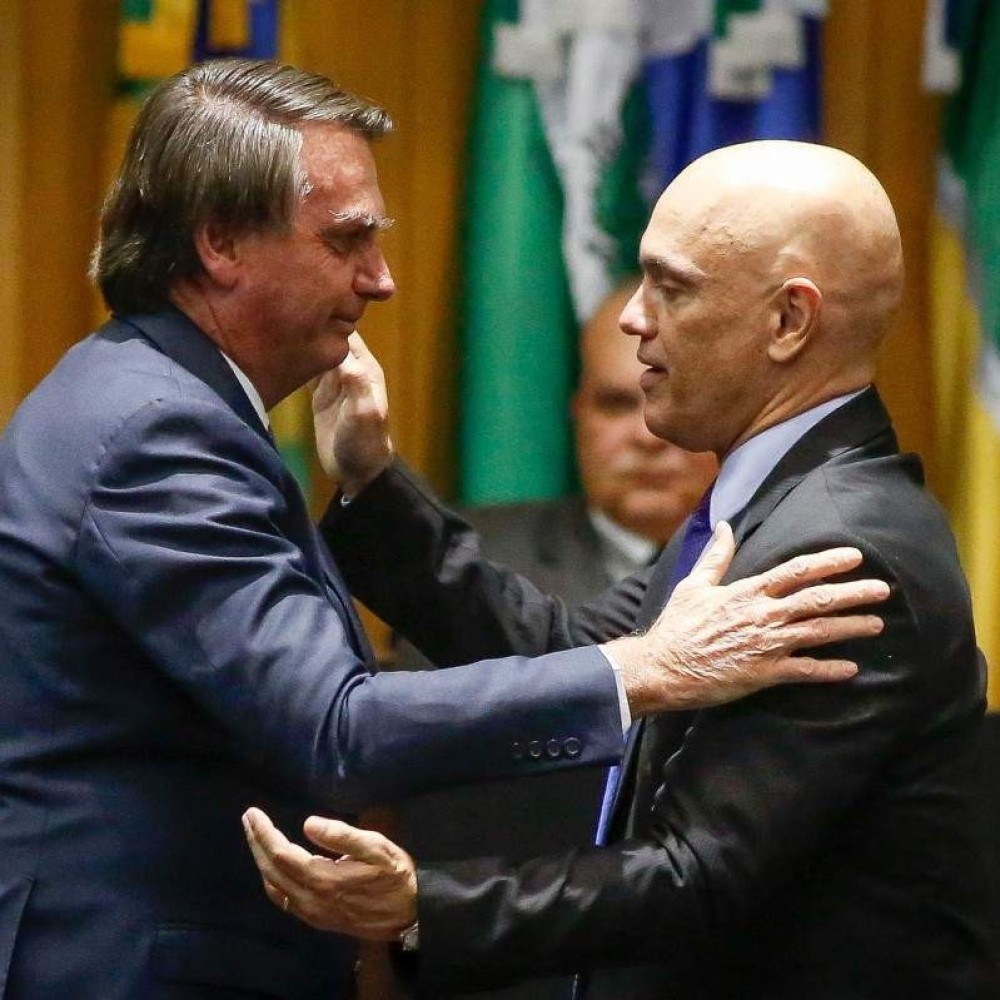 Permanência de Bolsonaro em Embaixada da Hungria não desrespeitou medidas cautelares, decide ministro Alexandre de Moraes