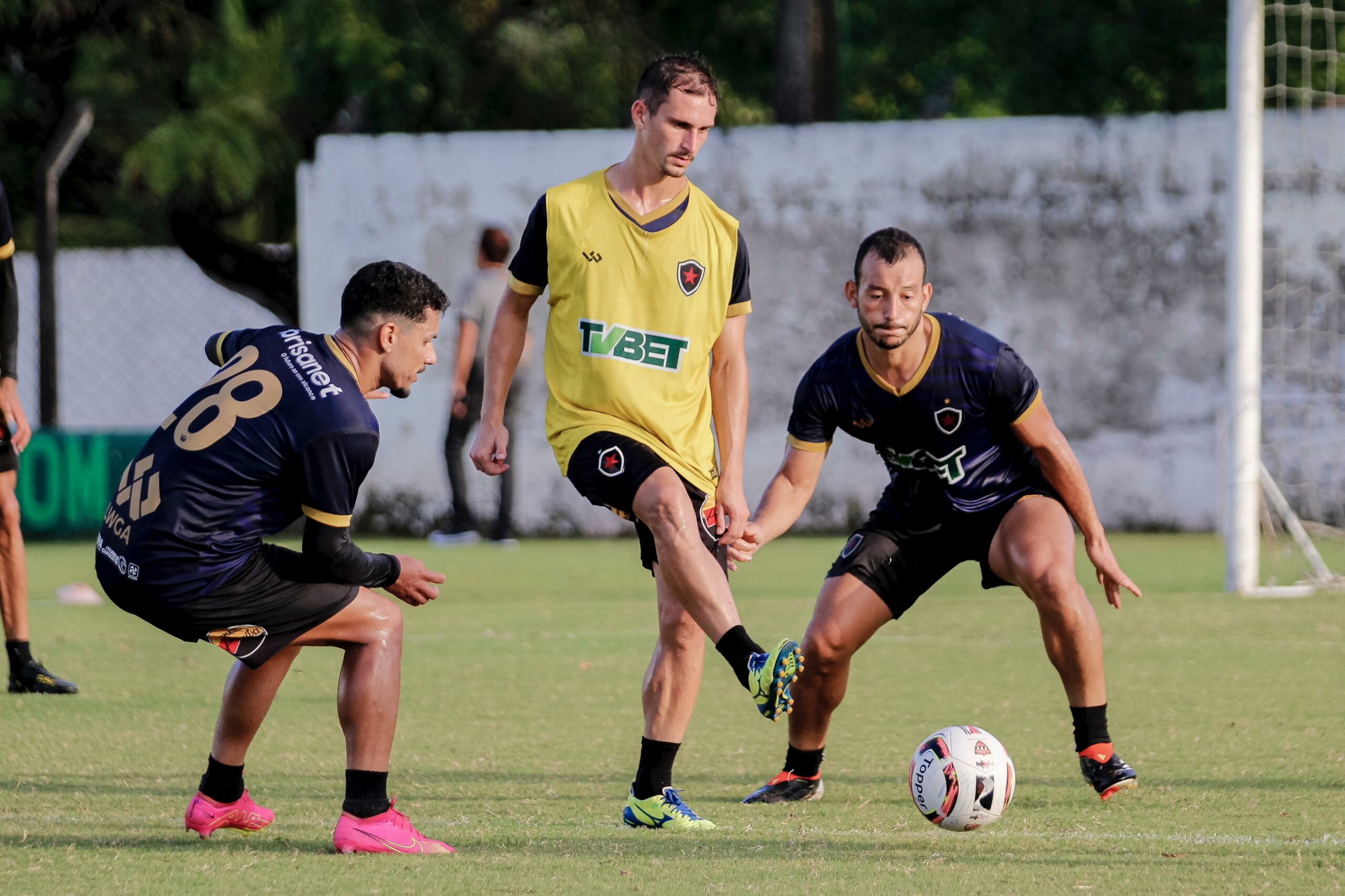 Em partida que só a vitória interessa, Botafogo enfrenta o CRB em busca da classificação para a semifinal do Nordestão, nesta terça-feira