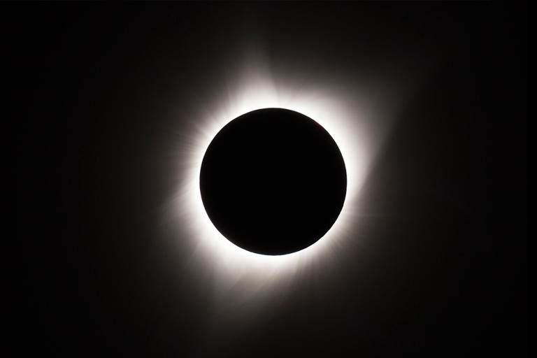 Nesta segunda-feira (08): Eclipse solar total que poderá ser acompanhado pela internet; veja como acompanhar