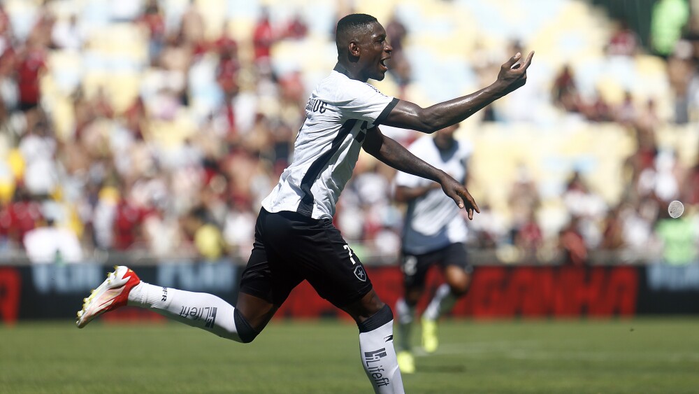 No Maracanã: Botafogo vence com gol de 'Pantera Negra', e Fla tem 3º jogo sem vitória