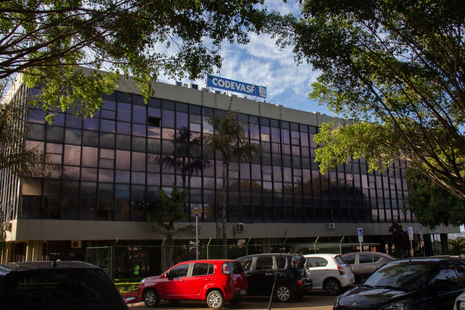 Estabilidade e excelente salário: Codevasf publica edital para 61 vagas de nível superior e cadastro reserva; inscrições ocorrem entre 20/05 e 10/06