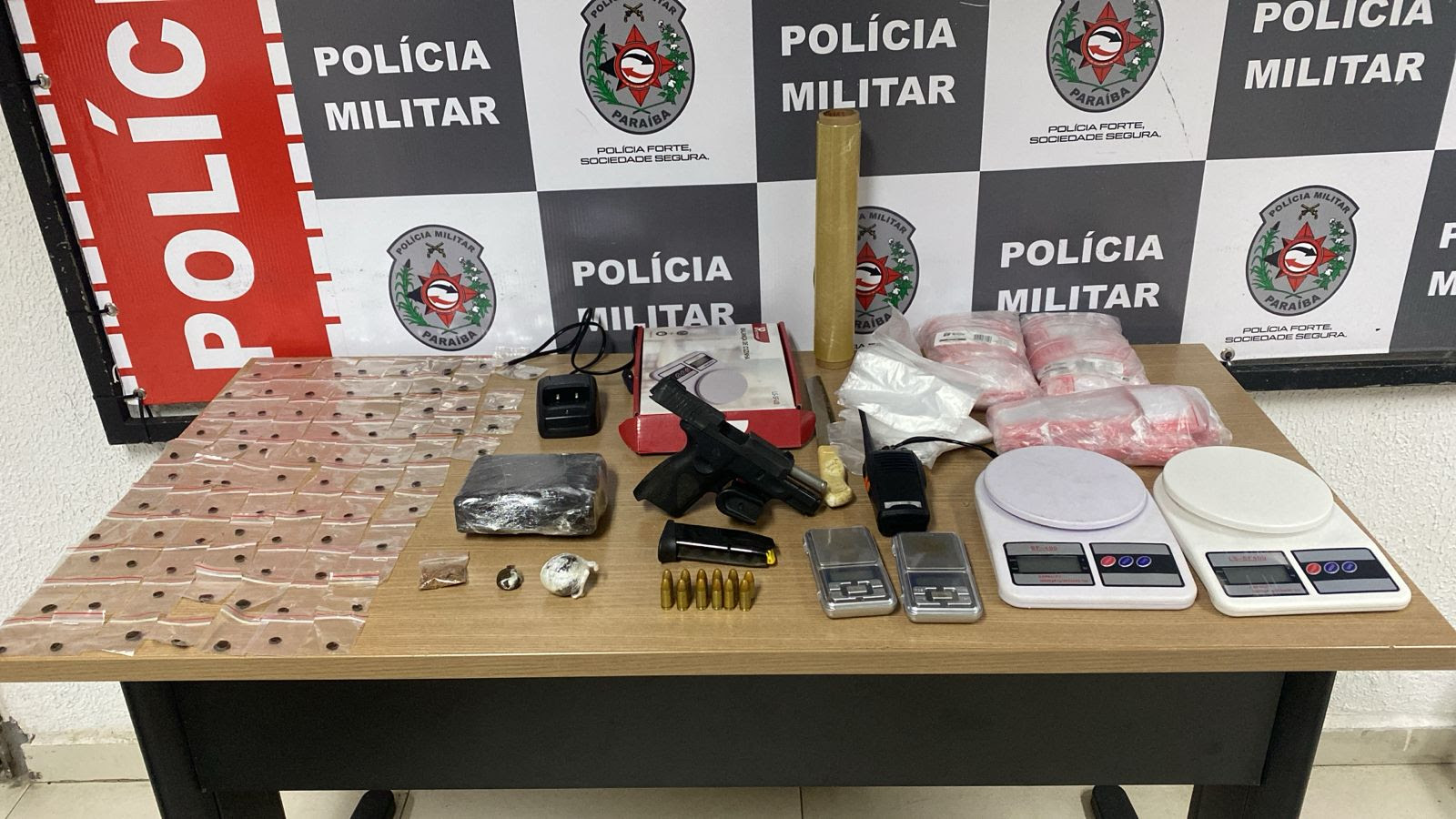 Polícia Militar da Paraíba prende suspeito de tráfico de drogas em Cabedelo