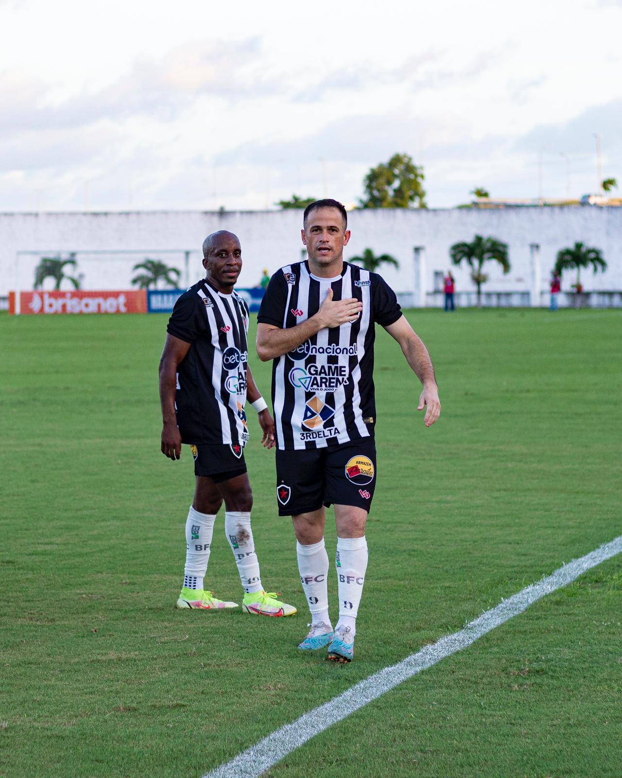 Com gol de Pipico, Botafogo derrota o Remo no Almeidão e assume a vice-liderança da Série C