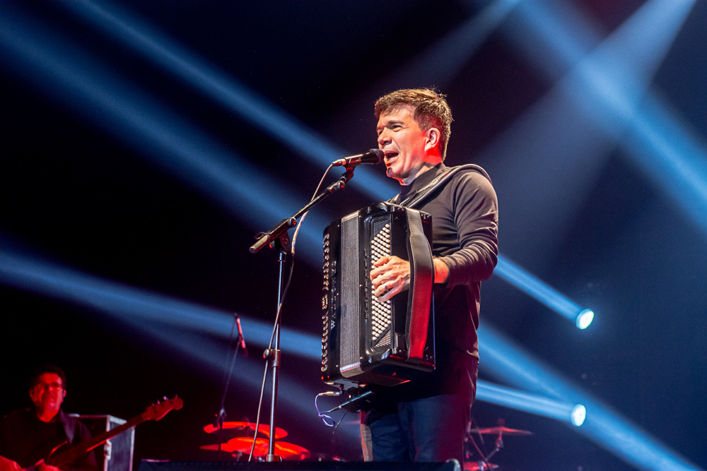 Projeto Seis e Meia tem apresentação do cantor Waldonys nesta quinta-feira, no Teatro Paulo Pontes