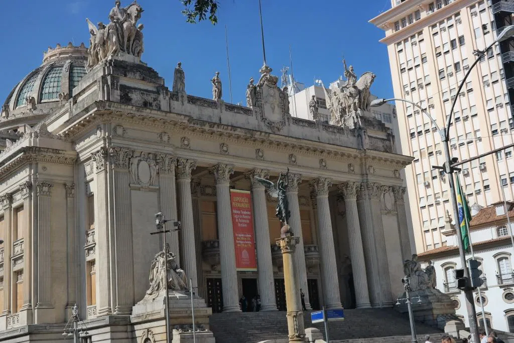 Com respaldo jurídico, deputados recebem acima do teto em ao menos 17 assembleias legislativas; montante recebido por parlamentares ultrapassa os R$ 50 mil