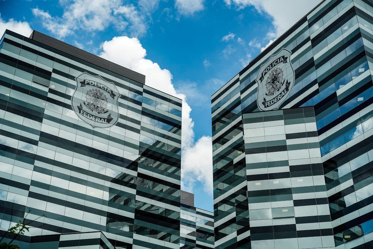 PF publica edital de concurso com 1.000 vagas para cargos policiais; inscrições começam dia 26