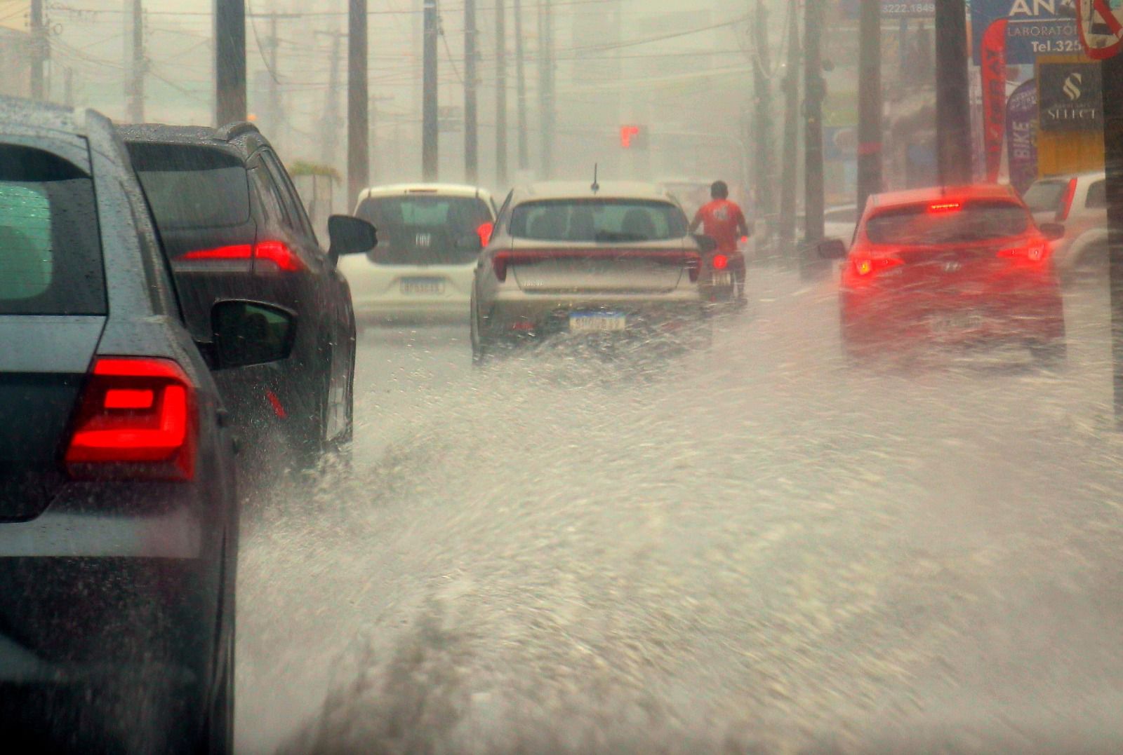Choveu em João Pessoa mais de 80 milímetros nas últimas 24h; Inmet alertas que chuvas devem continuar até terça-feira (20)