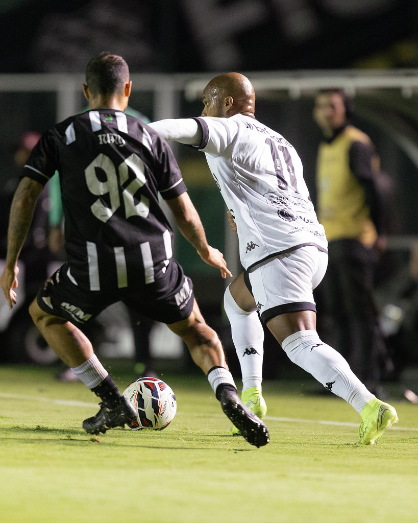 Botafogo joga mal e perde para o Figueirense e cai na tabela de classificação da série C