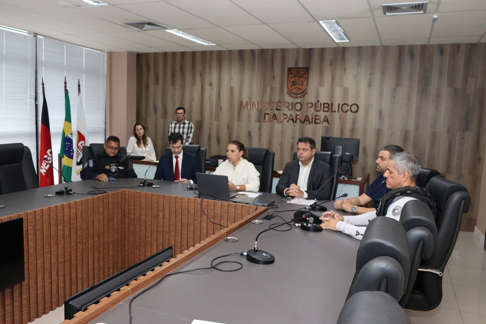 MPPB avalia cumprimento do TAC da Orla de João Pessoa e cobra regularização dos ambulantes que seguem usando indevidamente o calçadão das praias da Capital