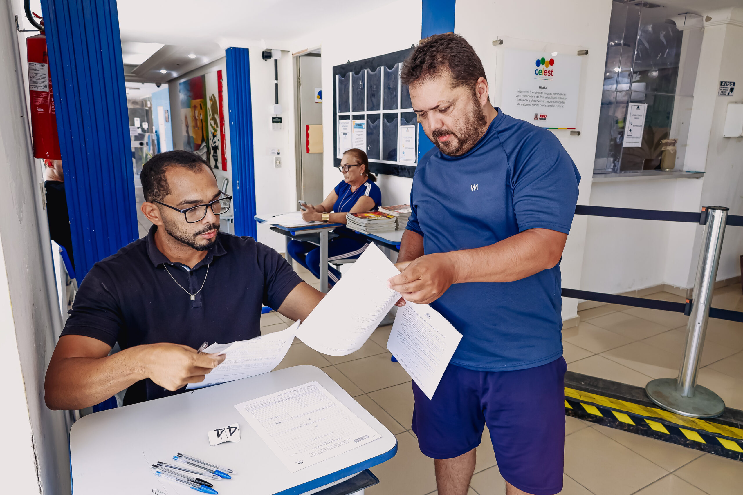 Centro de Línguas Estrangeira inicia matrículas para 700 vagas gratuitas em cursos de idiomas e Libras