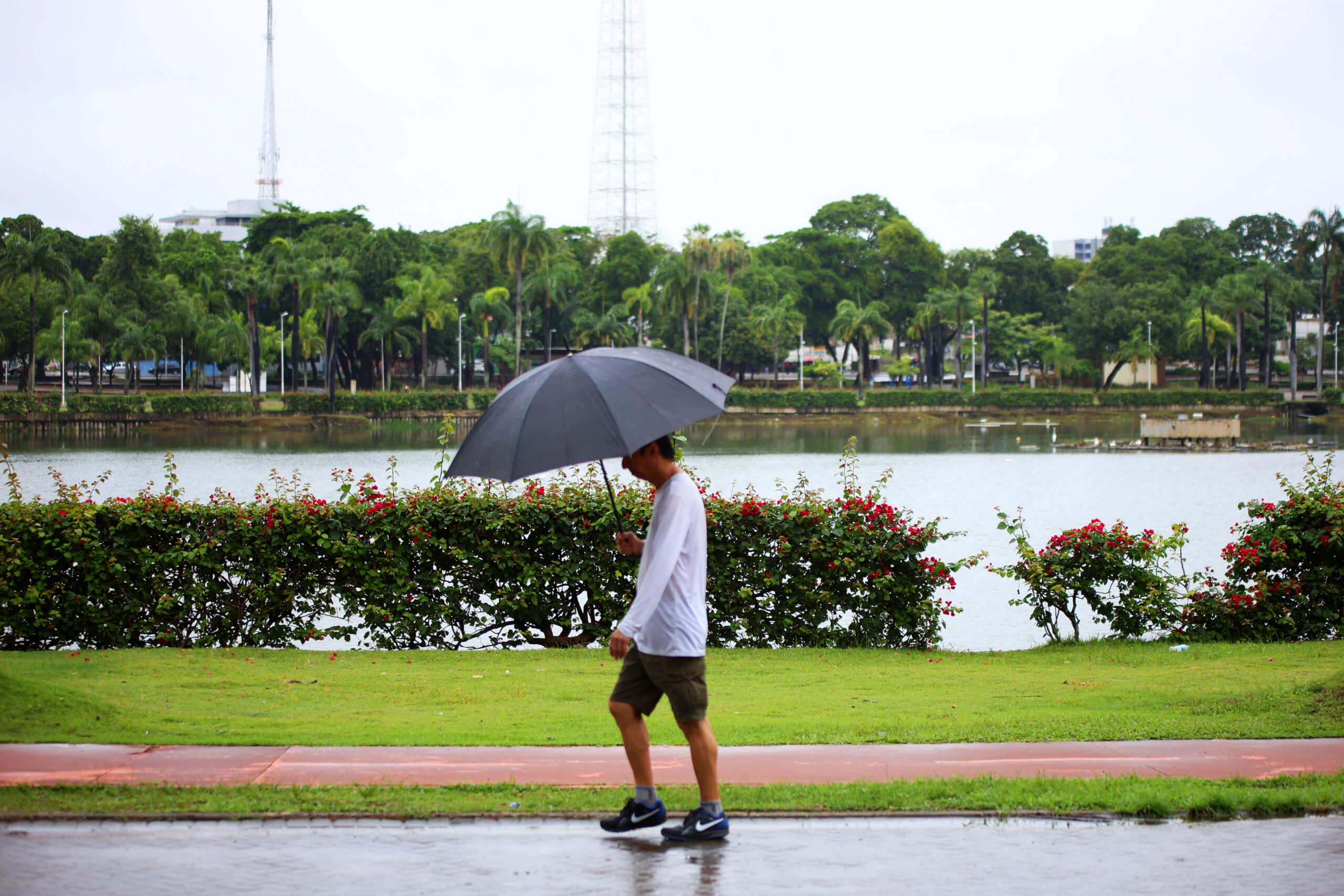 Inmet divulga alerta de chuvas com até 50 mm/dia para as próximas horas em João Pessoa