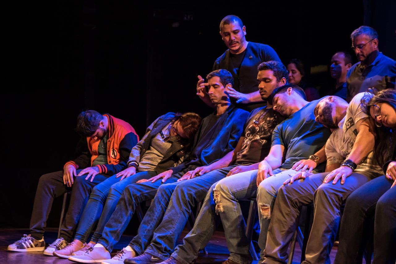 “MAGICAMENTE” chega a João Pessoa com hipnose, humor e inspiração em espetáculo inédito