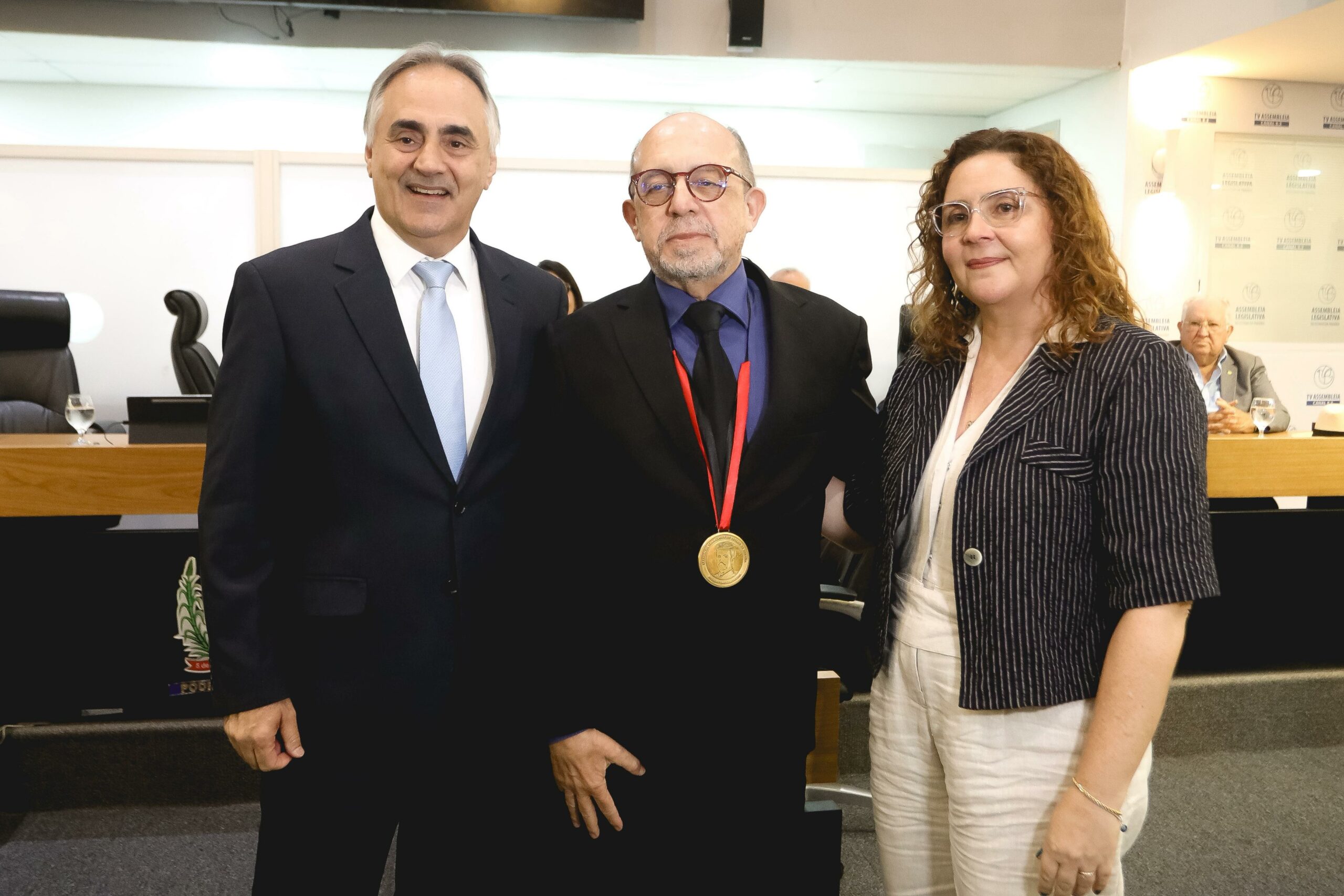 Jornalista e escritor Rubens Nóbrega é condecorado com Medalha Epitácio Pessoa, mais alta honraria do Poder Legislativo da Paraíba