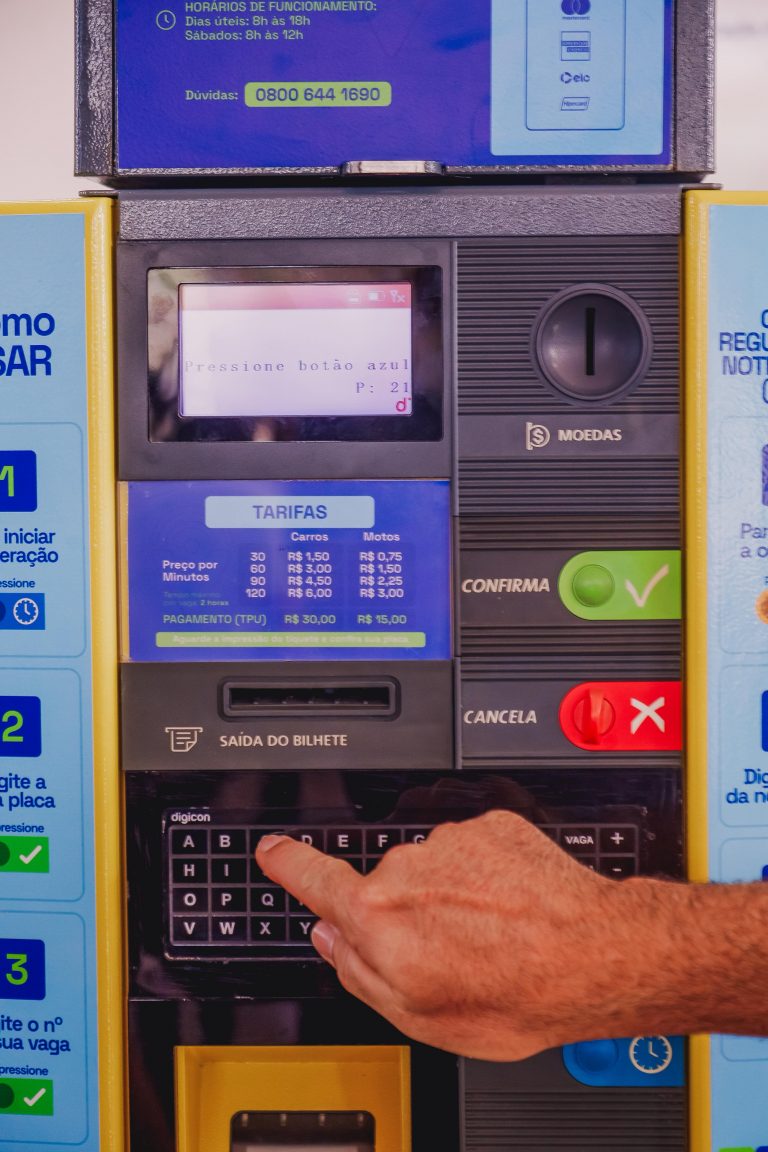 Prefeito em exercício Leo Bezerra vai anunciar mudanças na Zona Azul de João Pessoa após críticas negativas da população