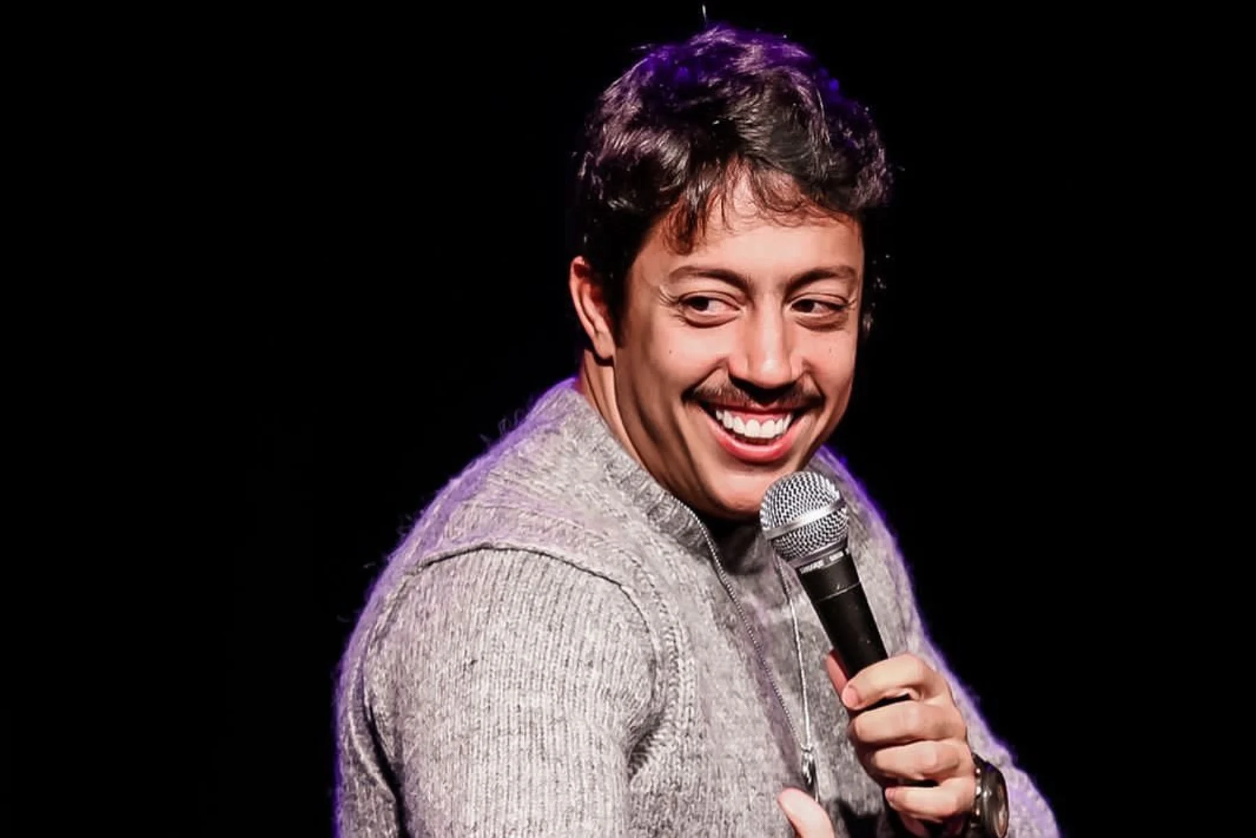 Renato Albani desembarca em João Pessoa com seu novo show de stand-up
