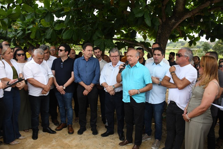 Branco Mendes participa com o governador João Azevêdo da inauguração da PB-036 e entrega de obras de travessias urbanas em Alhandra