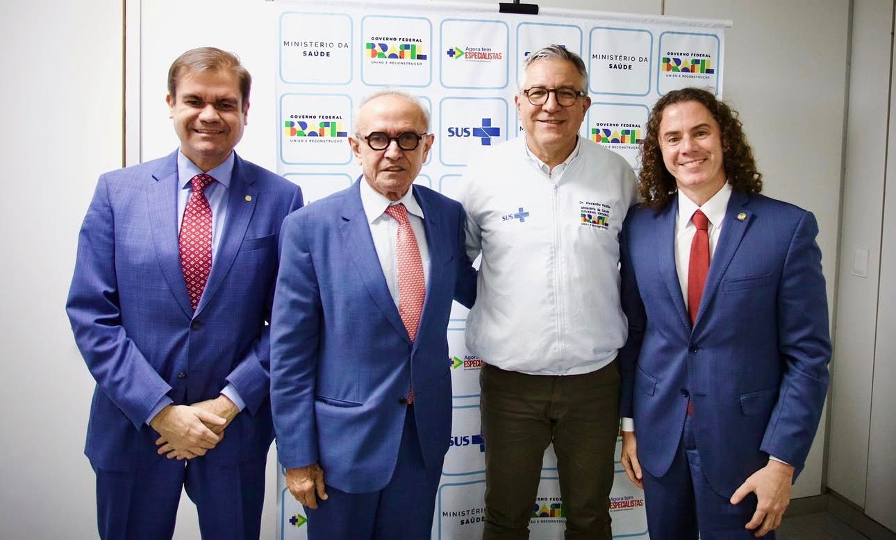 Prefeito Cícero anuncia Programa 'Agora tem Especialistas' em João Pessoa após reunião com o ministro da saúde, Alexandre Padilha