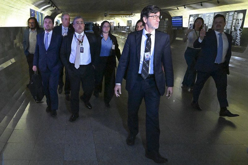 CPMI do INSS prende presidente da Conafer, Carlos Roberto Ferreira, suspeito de operar fraude em aposentadorias, por falso testemunho