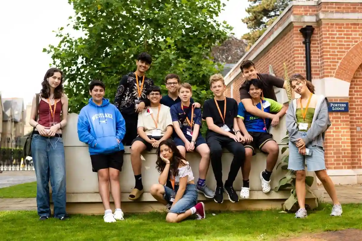 Secretaria de Educação de João Pessoa lança edital com 100 bolsas de intercâmbio no Reino Unido e Canadá para alunos e professores