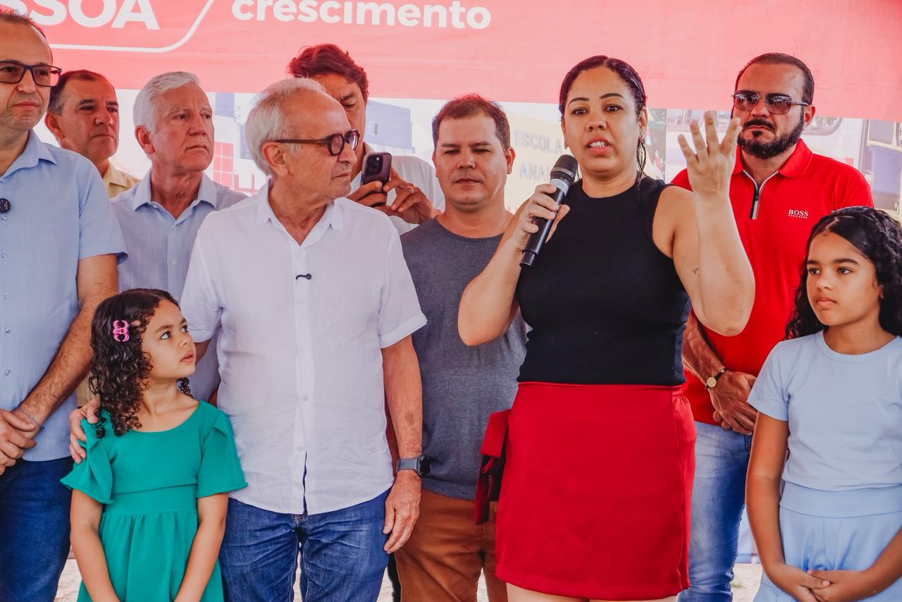 Prefeito Cícero autoriza pavimentação de 12 ruas, anuncia nova praça e instalação de passarela no Jardim Veneza em João Pessoa