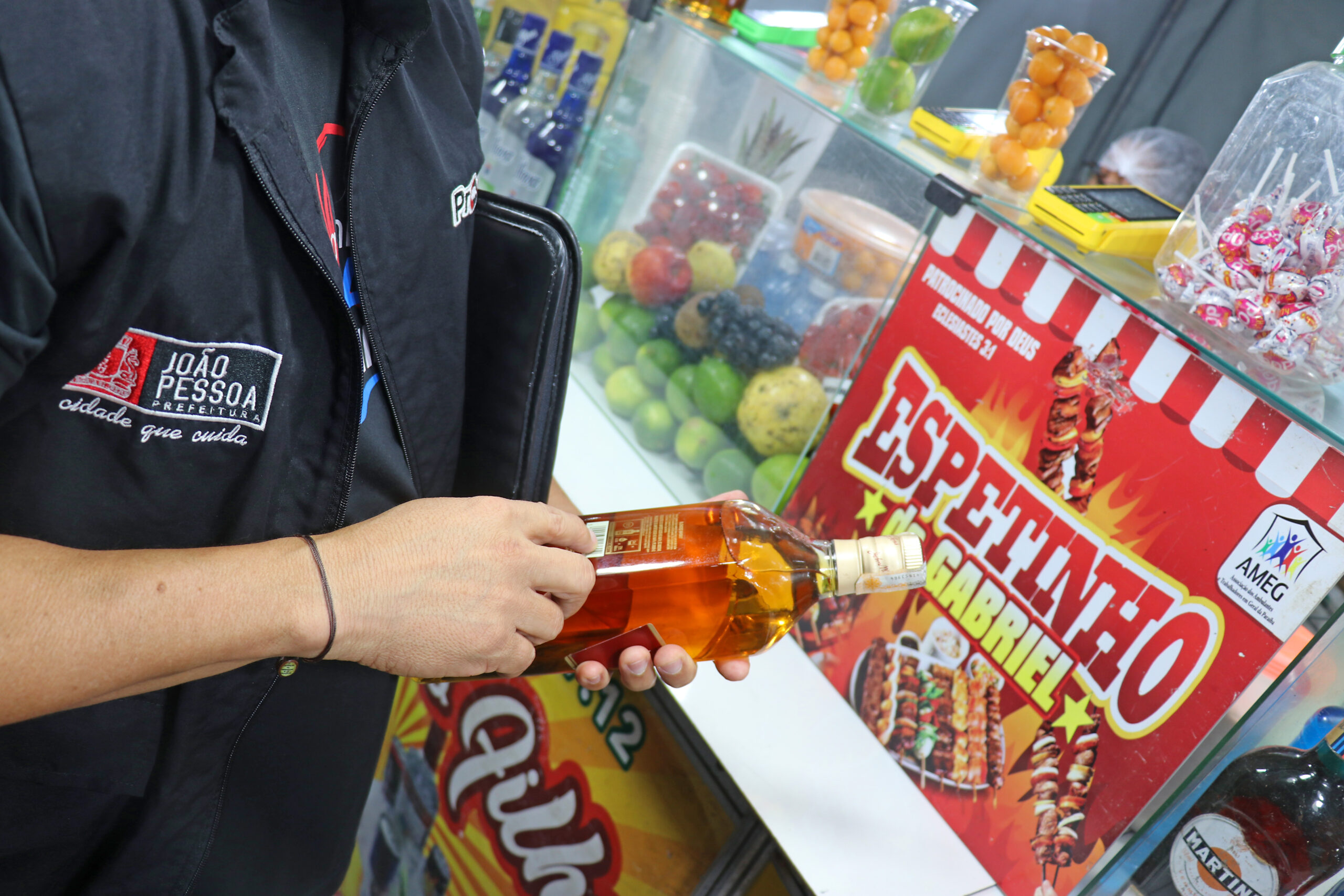 Metanol: Vigilância Sanitária, Procon-JP e Guarda Municipal de João Pessoa realizam ação preventiva no comércio de bebidas