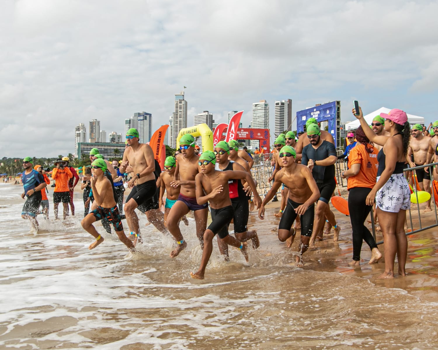 Vida ao ar livre: Rei e Rainha do Mar movimentou as águas e areias de João Pessoa no final de semana