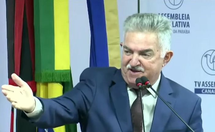 João Gonçalves brinca com Matheus Nachtergaele: “O único enterro que eu perdi foi o da sua cachorra”