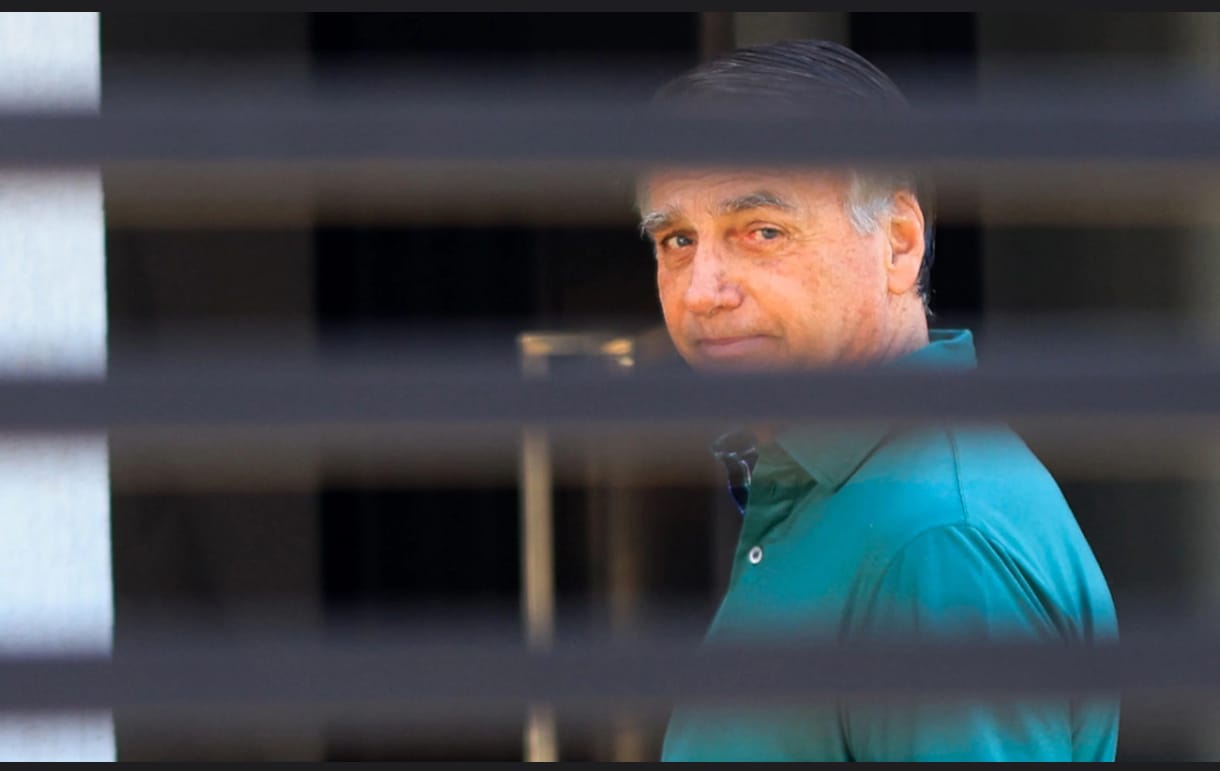 Com autorização do Supremo Tribunal Federal, ex-presidente Bolsonaro é preso preventivamente a pedido da PF