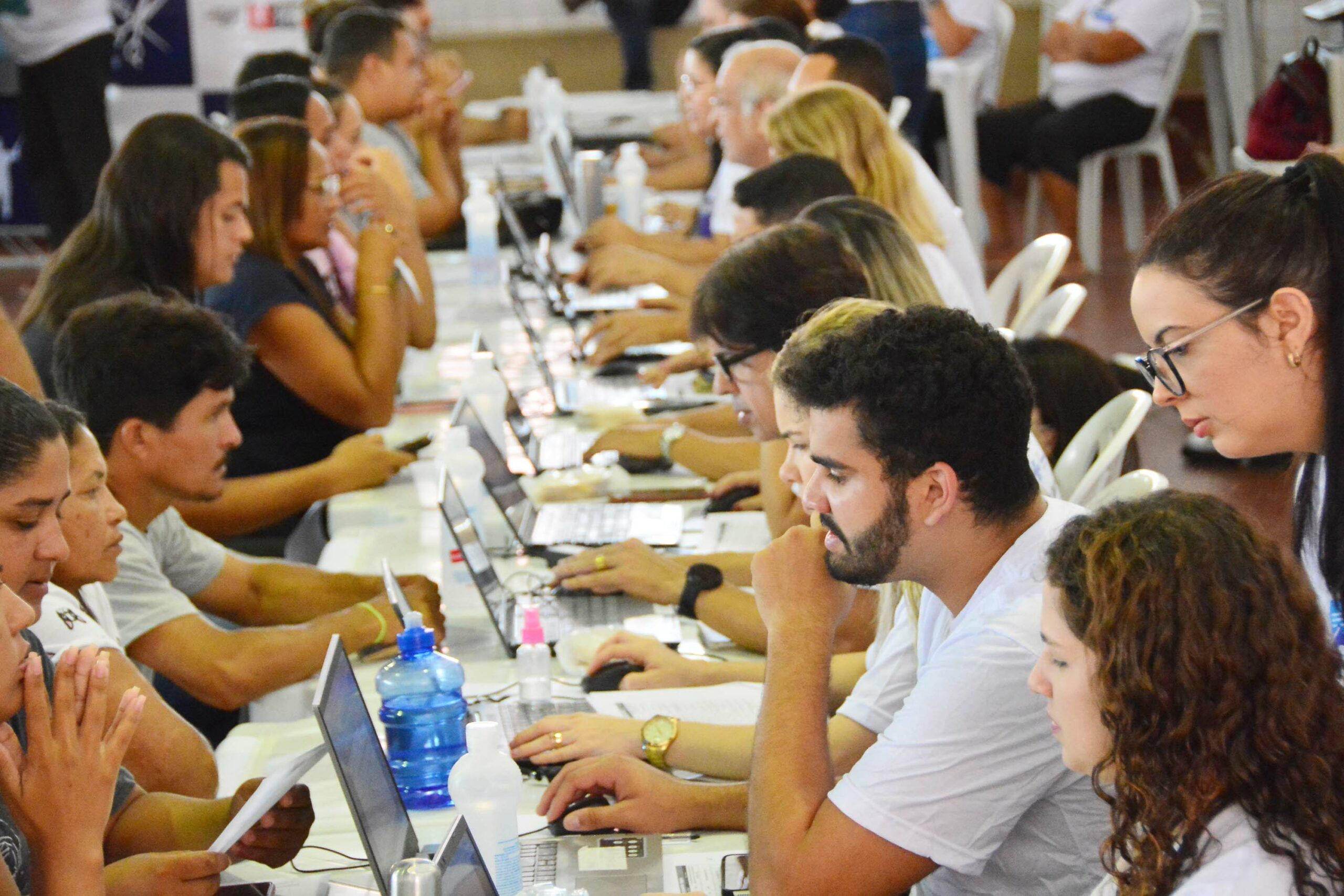 A semana na Paraíba começa com 512 vagas de emprego em 10 cidades paraibanas