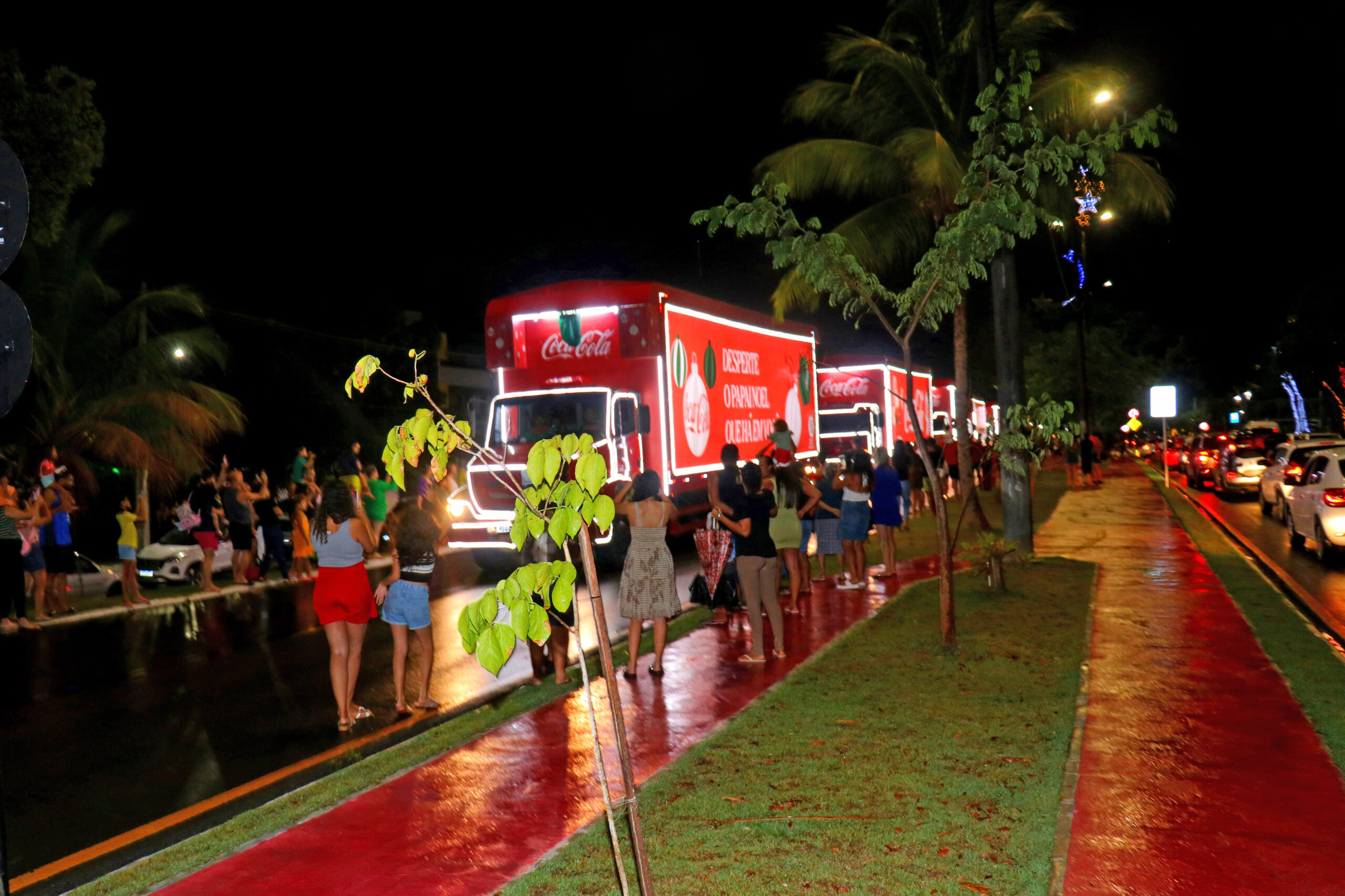 Caravana Iluminada da Coca-Cola com Papai e Mamãe Noel passará por João Pessoa neste sábado (22)