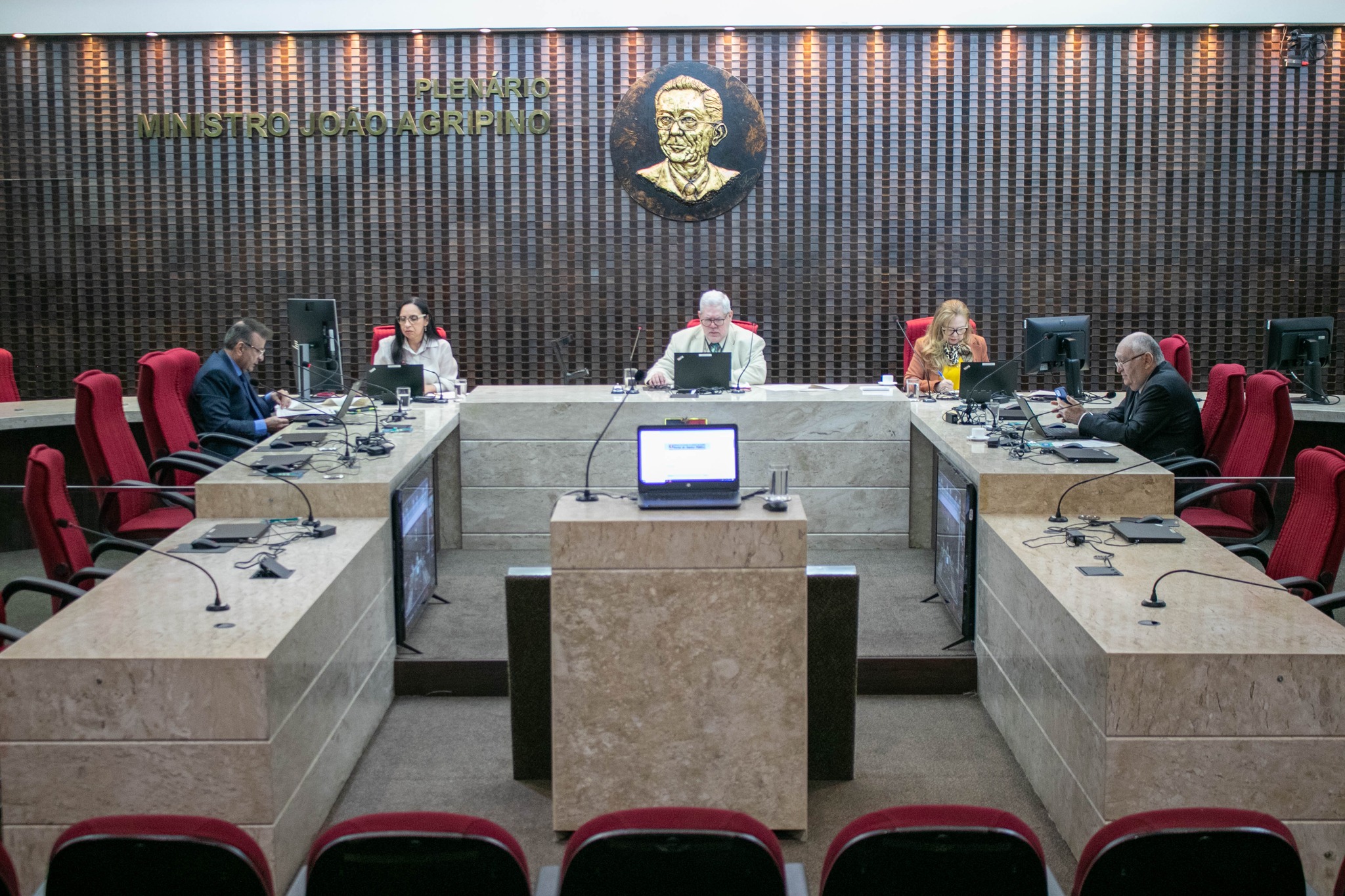 Câmara do TCE-PB quer concurso para resolver contratação excessiva de servidores temporários na Prefeitura de João Pessoa