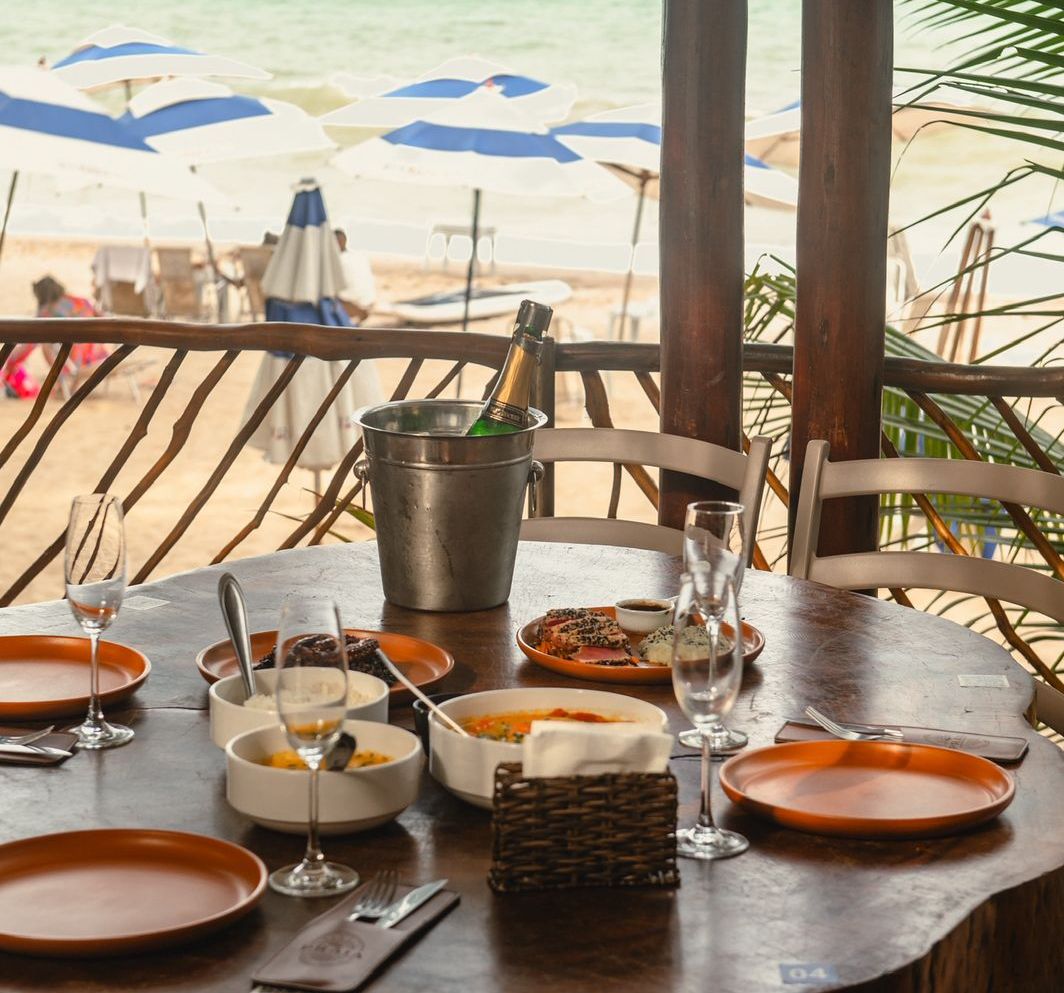 Réveillon Minha Praia celebra a chegada de 2026 com shows de Funkeira, Os Eloquentes e DJ Astek na Praia do Seixas