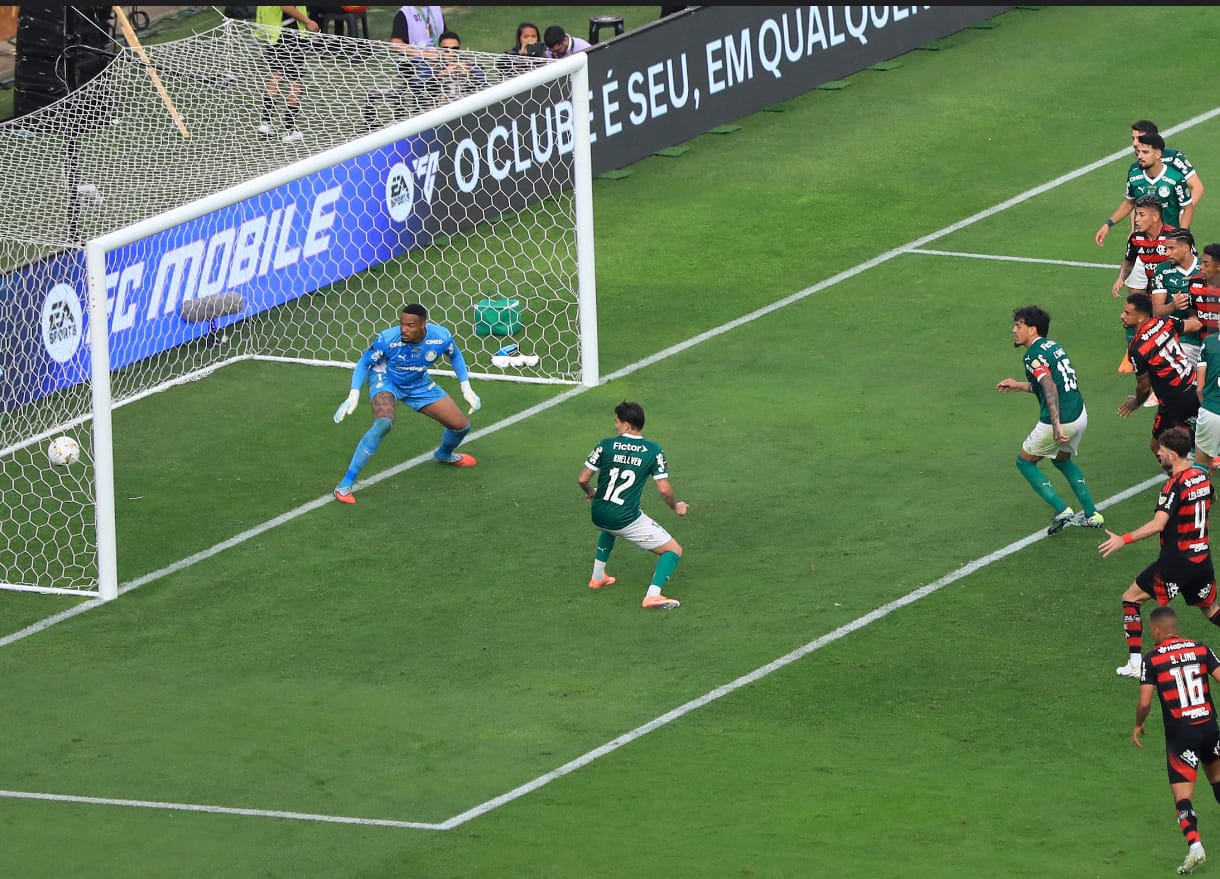 Flamengo se vinga do Palmeiras e é o primeiro brasileiro tetracampeão da Libertadores