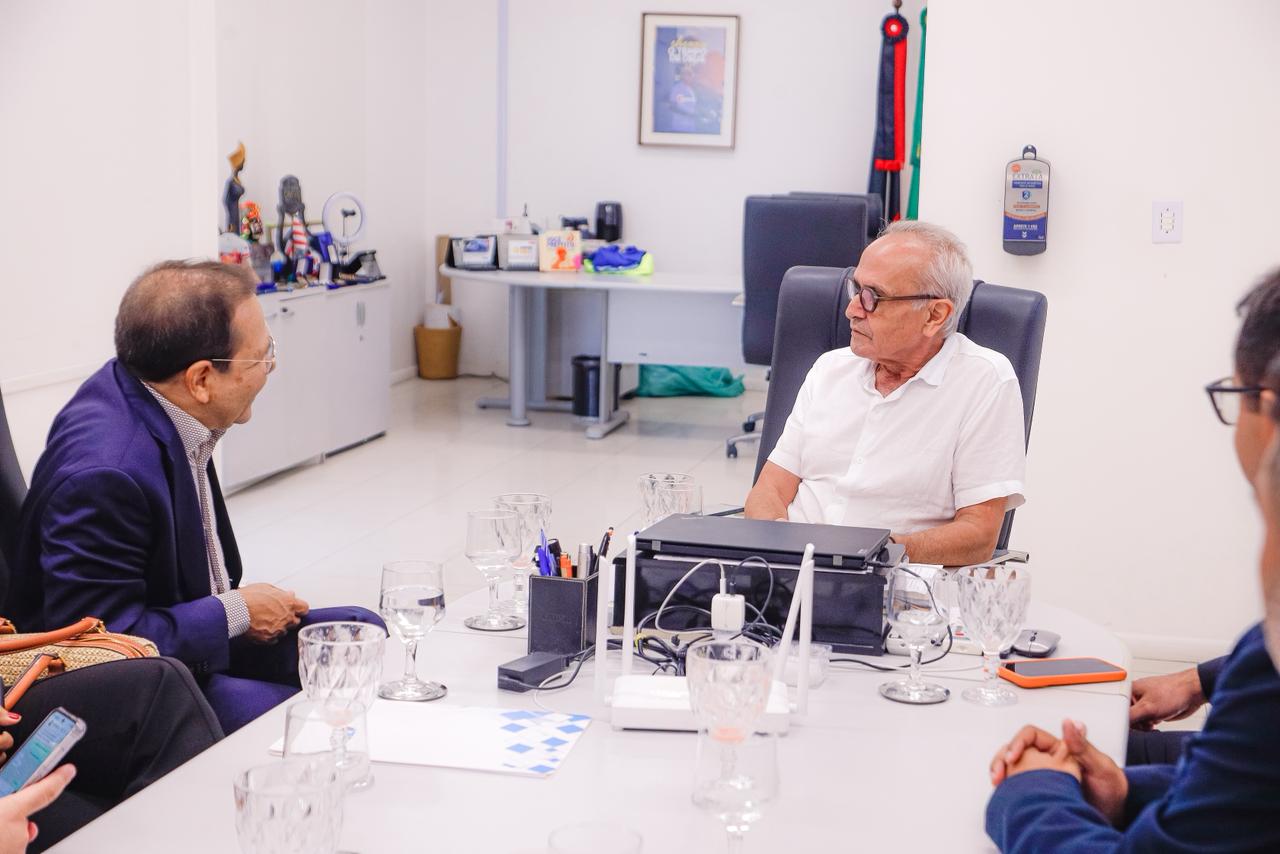 Cícero Lucena e o presidente do BRB e anunciam ampliação de consignado aos servidores municipais de João Pessoa