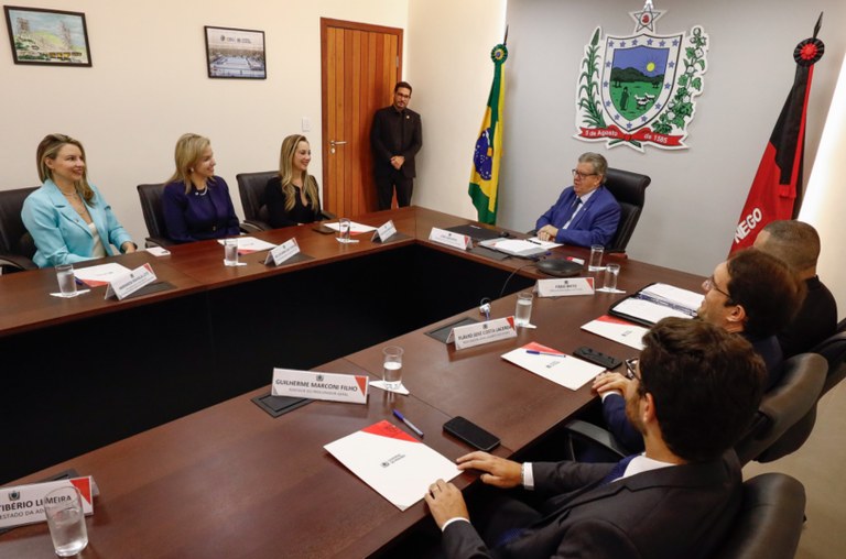 Governo da Paraíba assina acordo com AGU para receber R$ 2,3 bilhões de recursos do Fundef; 60% do valor serão repassados para os professores