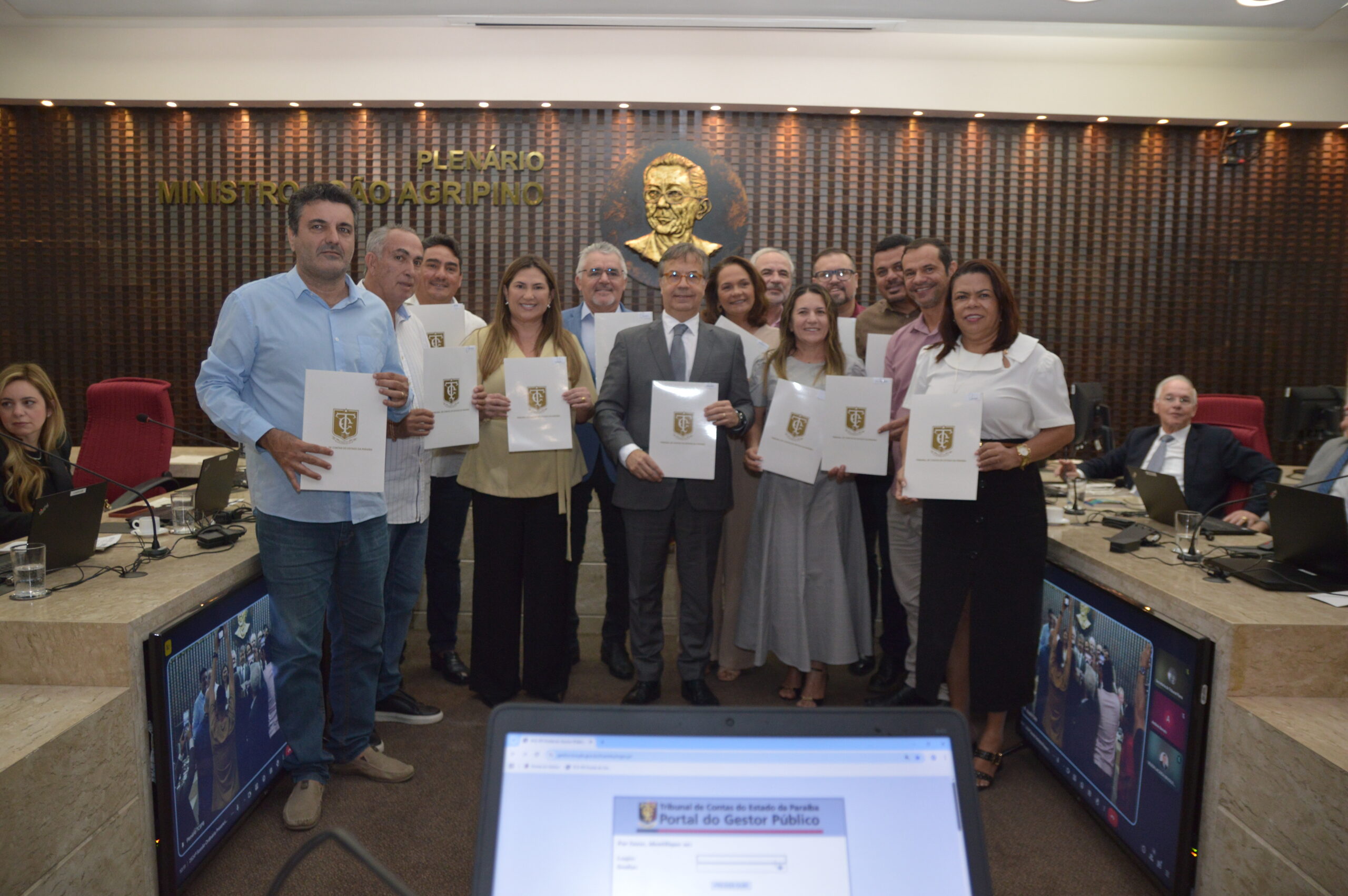 Prefeitos paraibanos firmam Pacto com o TCE para reduzir a 30% dos efetivos o quadro de servidores temporários