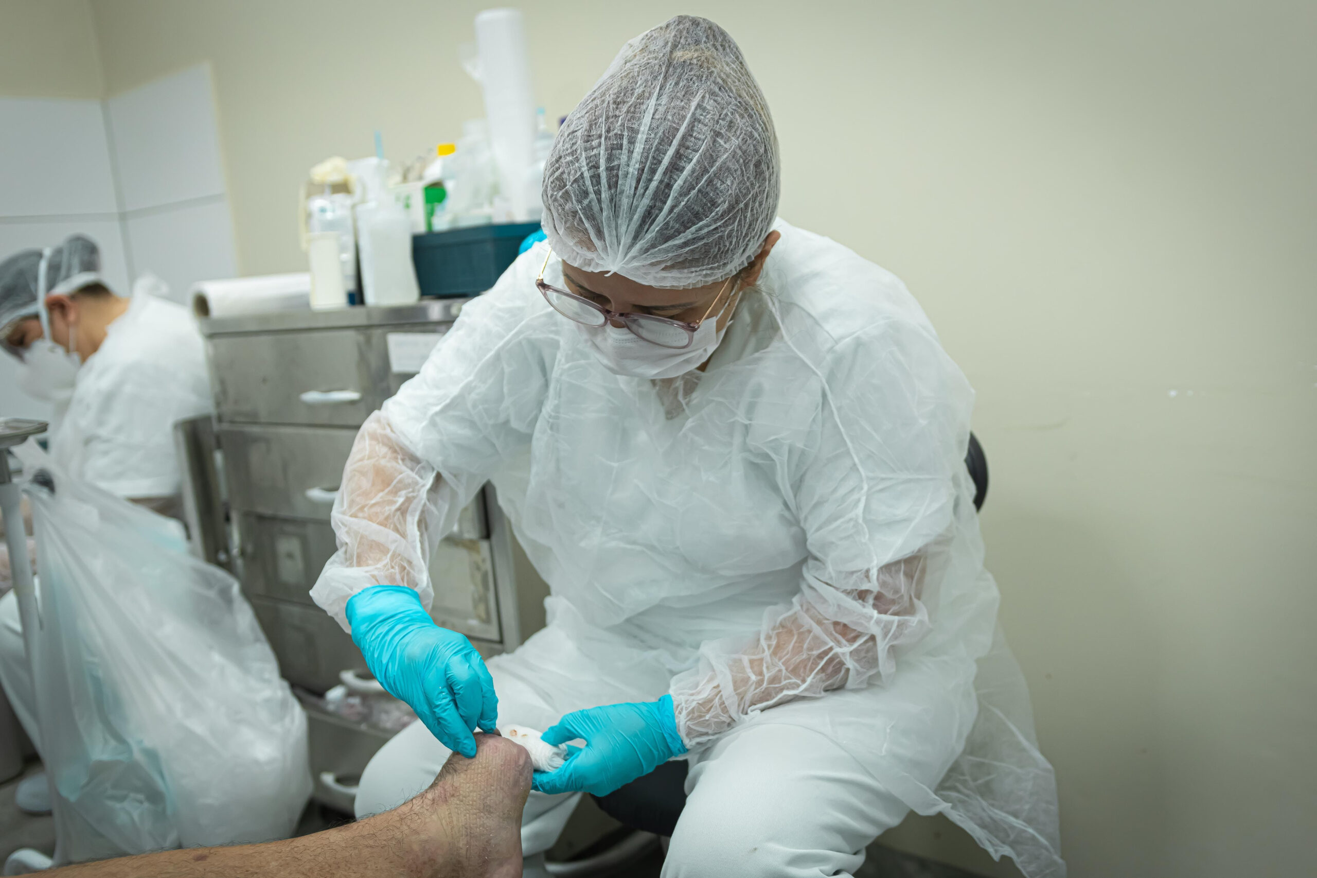 Hospital Edson Ramalho adota protocolo para cicatrização mais rápida de feridas com uso de curativos e suplementação alimentar