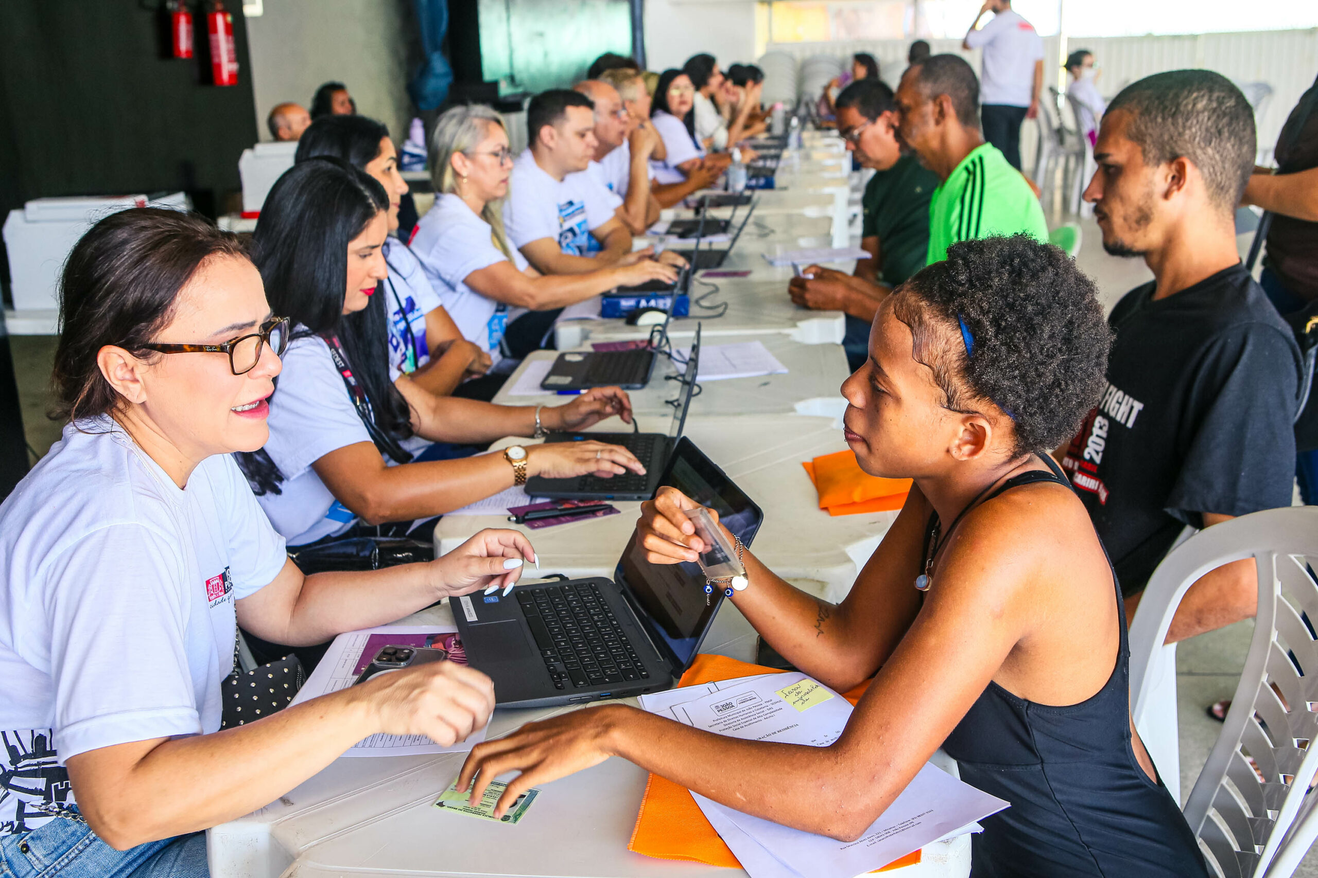 Feirão da Empregabilidade da Prefeitura de João Pessoa reúne centenas de pessoas para preencher 746 vagas exclusivas para inscritos no CadÚnico