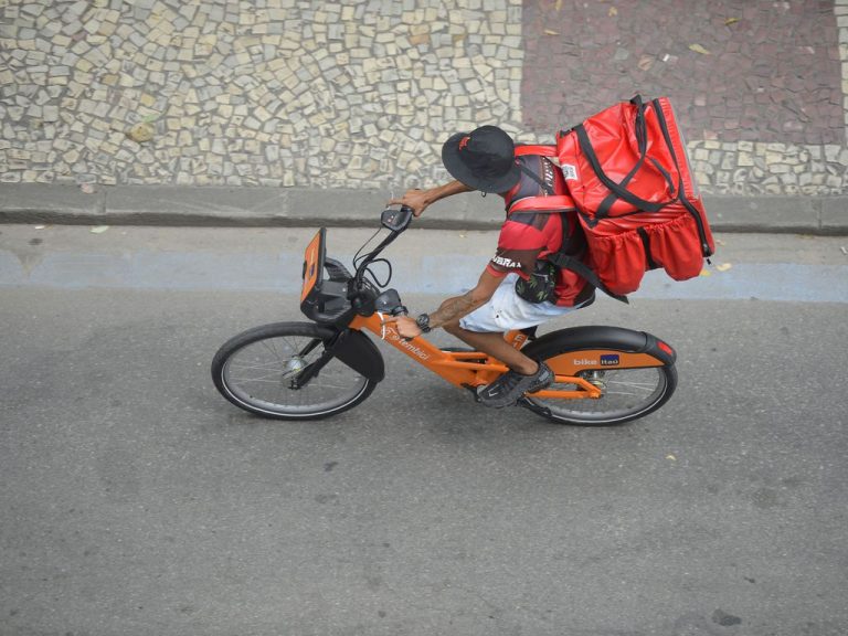 Comissão especial da Câmara dos Deputados vota nesta terça-feira parecer sobre regulamentação do trabalho por aplicativo