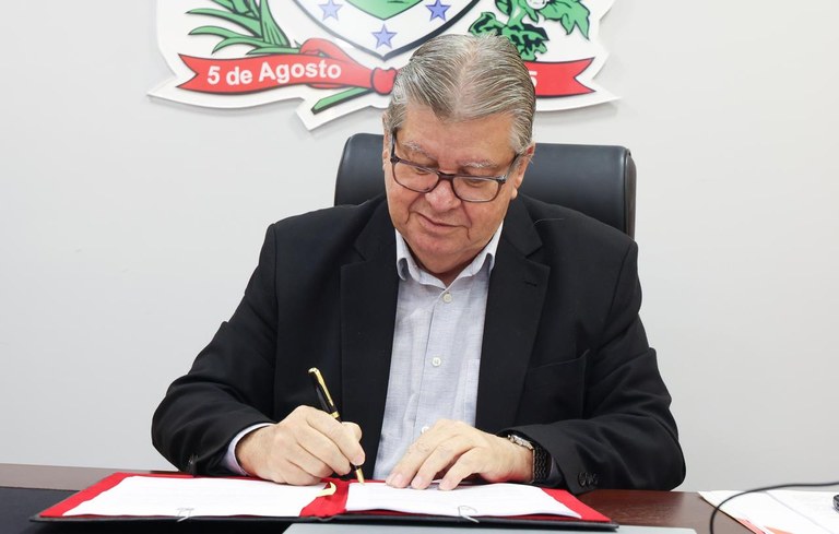 Governador João Azevêdo assina Medida Provisória com reajuste de 107% e revisão do PCCR dos jornalistas do quadro do Estado da Paraíba