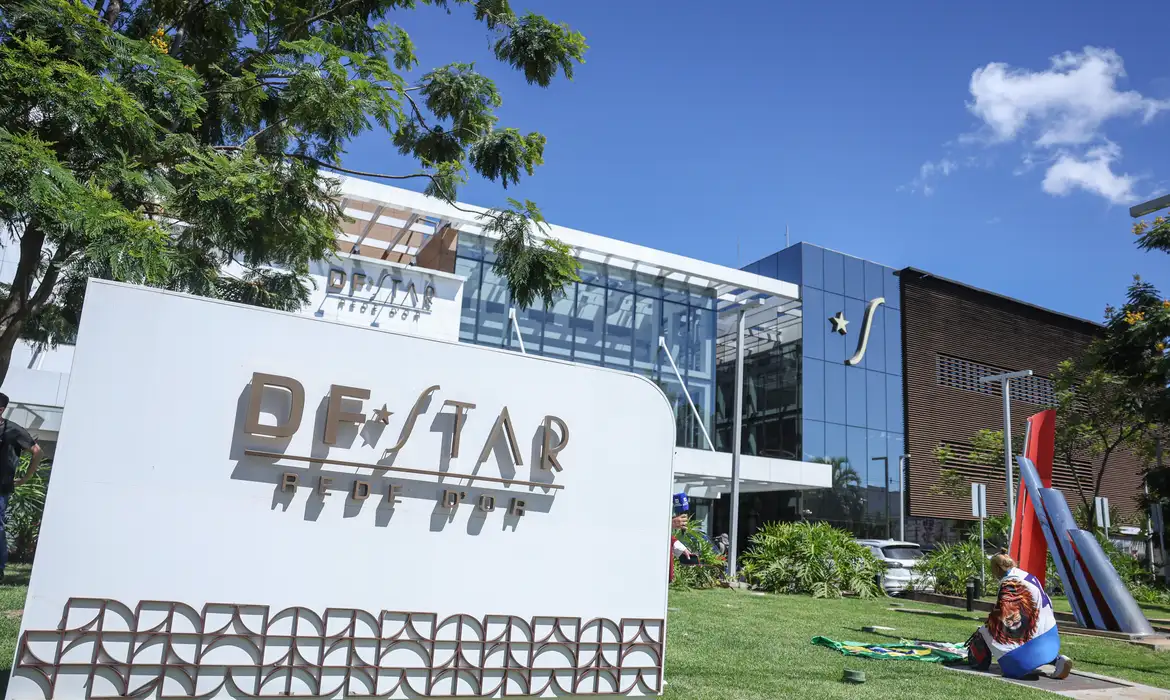 Fisioterapia, analgésicos e prevenção de trombose: Bolsonaro entra em pós-operatório e médicos avaliam novo procedimento no ex-presidente