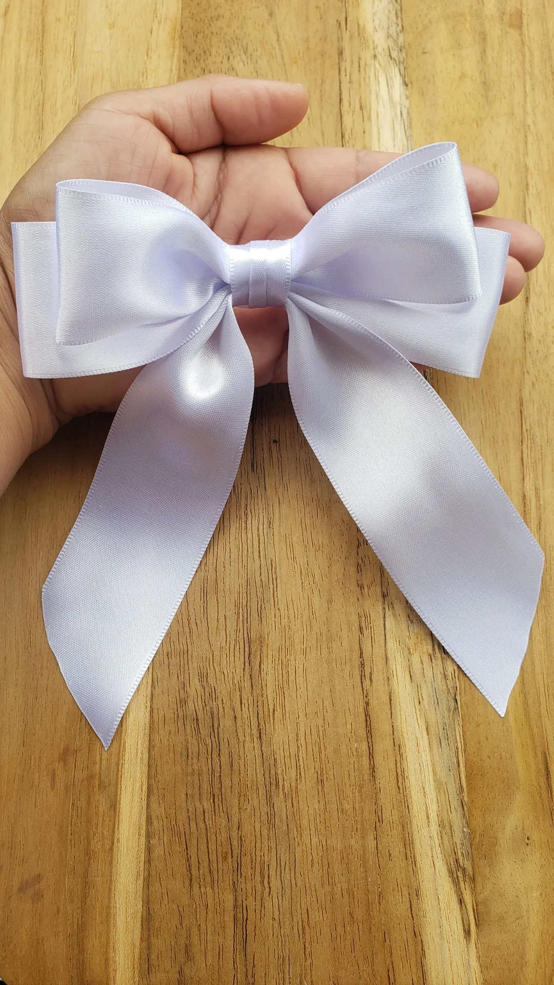 Laço branco: 3,7 milhões de brasileiras sofreram violência este ano; Lei de Camila Toscano propõe ações para sensibilizar homens