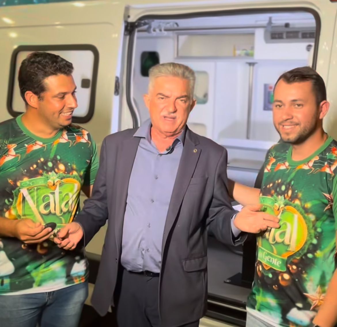 População de São José dos Ramos comemora chegada de nova ambulância, fruto de emenda do deputado João Gonçalves